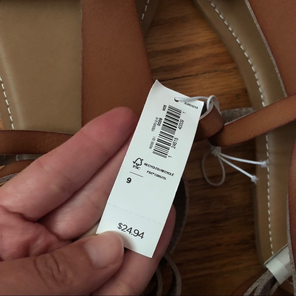 Old Navy Vegan Sandals, size 9 - Picture 3 of 4